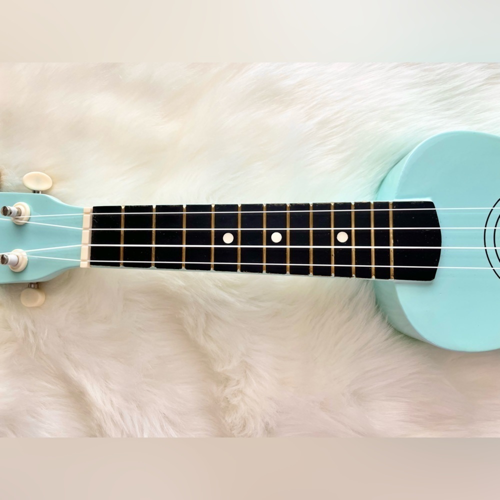 21โ Ukulele Instrument - Picture 4 of 7
